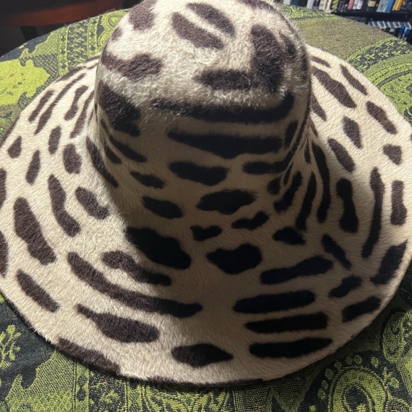 Leopard wide brimmed hat very beautiful.Great condition.